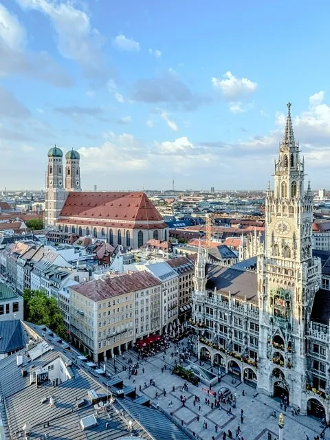 Wir bieten schnelle und zuverlässige Polsterreinigungsdienste in München und Umgebung für Ihren Privathaushalt. Professionelle Polsterreinigung in München